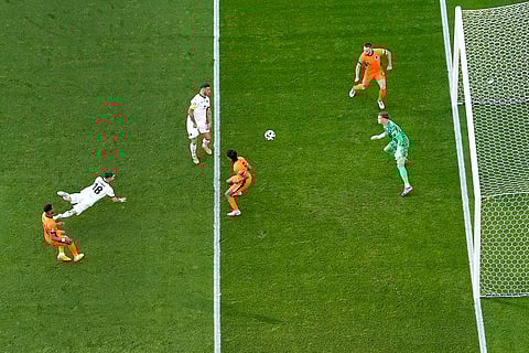 Romano Schmid scores Austria's second goal